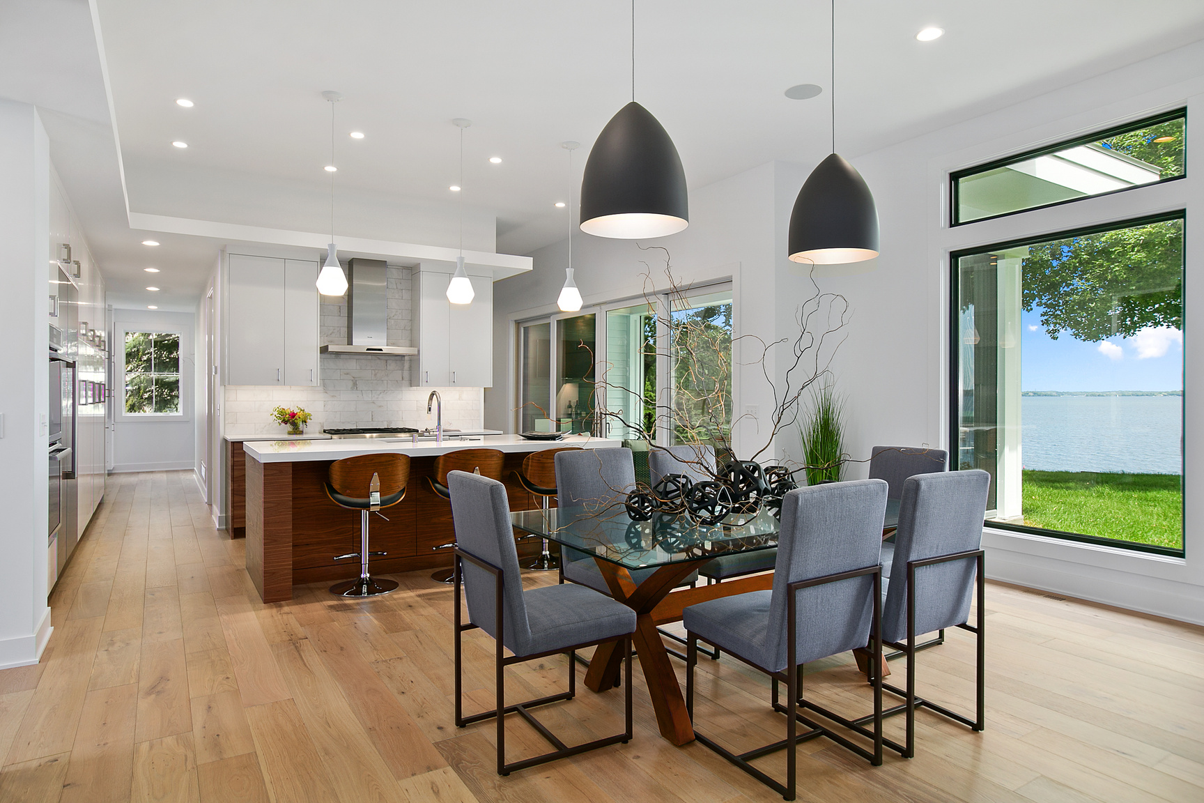 Modern styles in this home with pendant lighting and recessed lighting